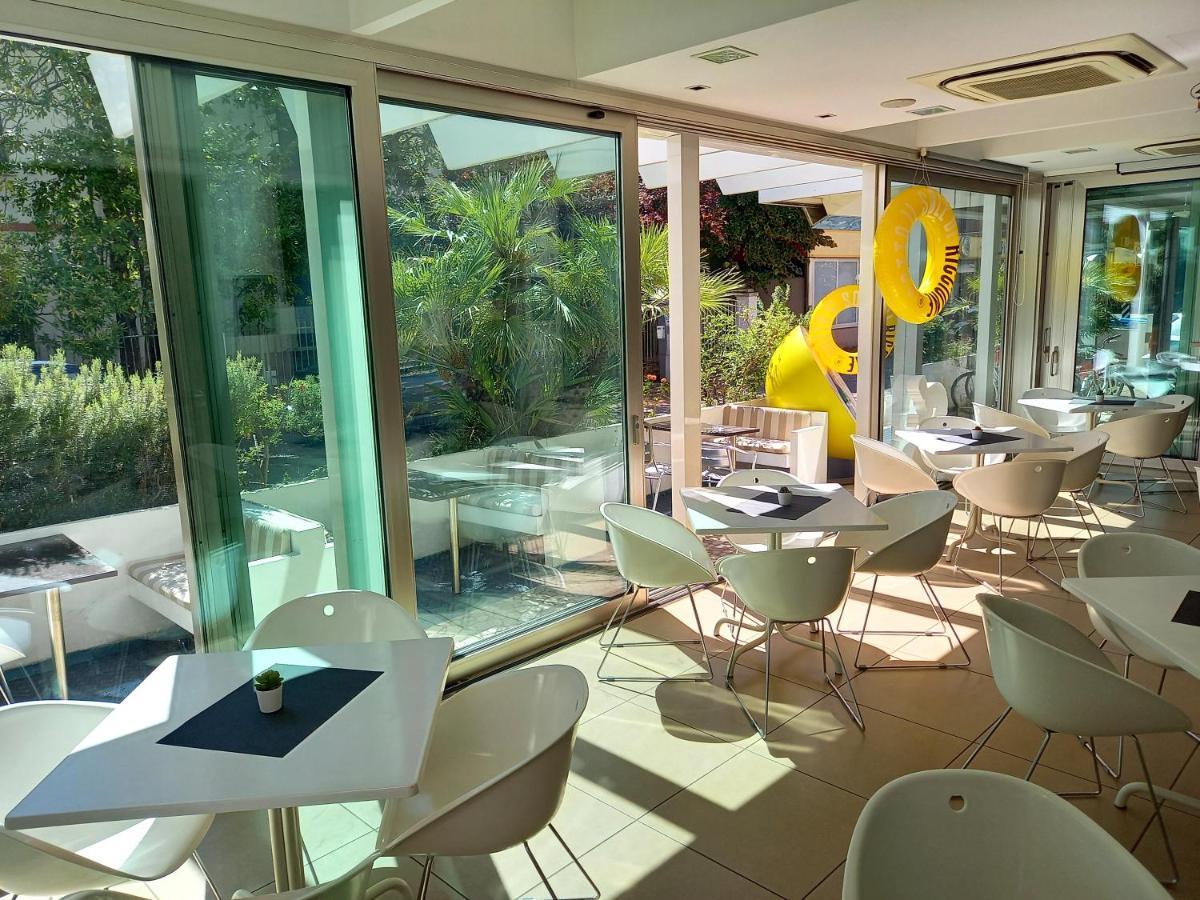 Hotel Gambrinus Riccione Exteriör bild