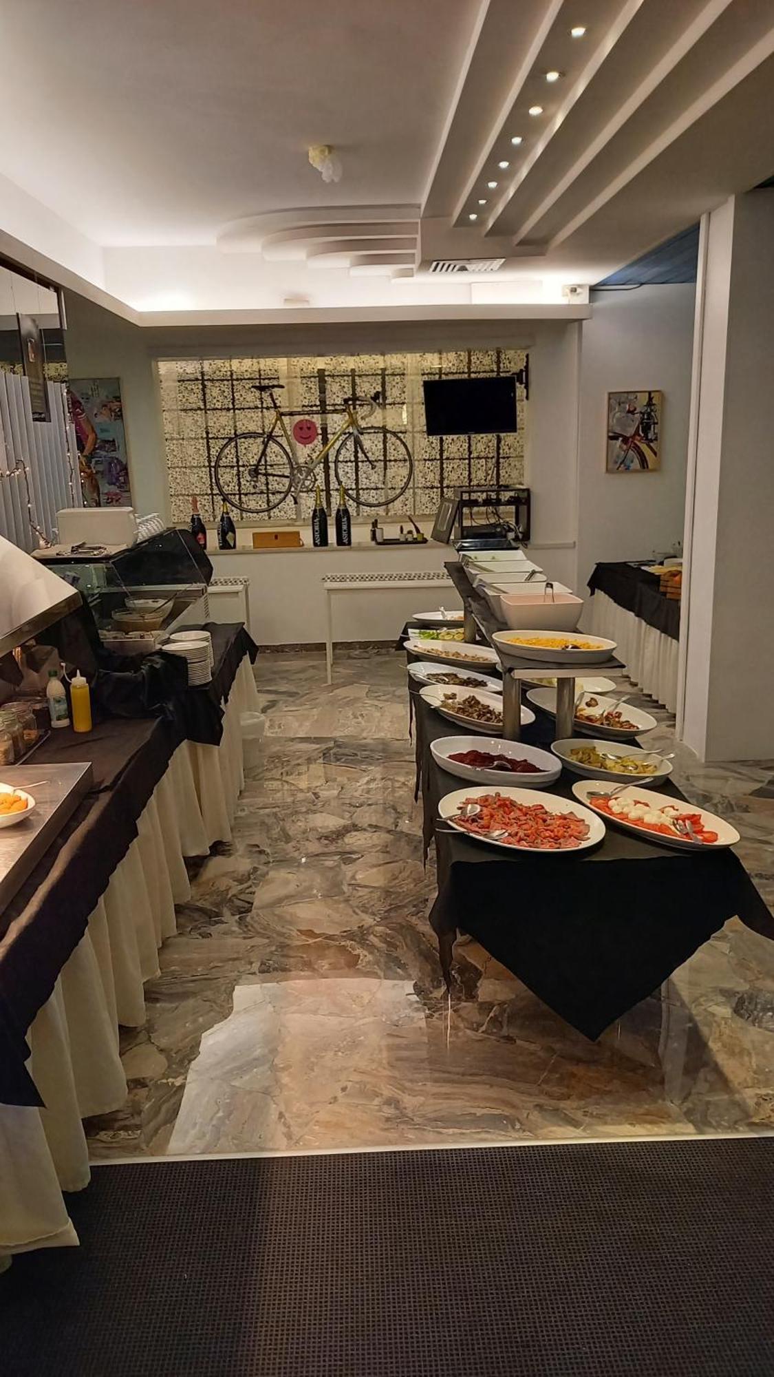 Hotel Gambrinus Riccione Exteriör bild