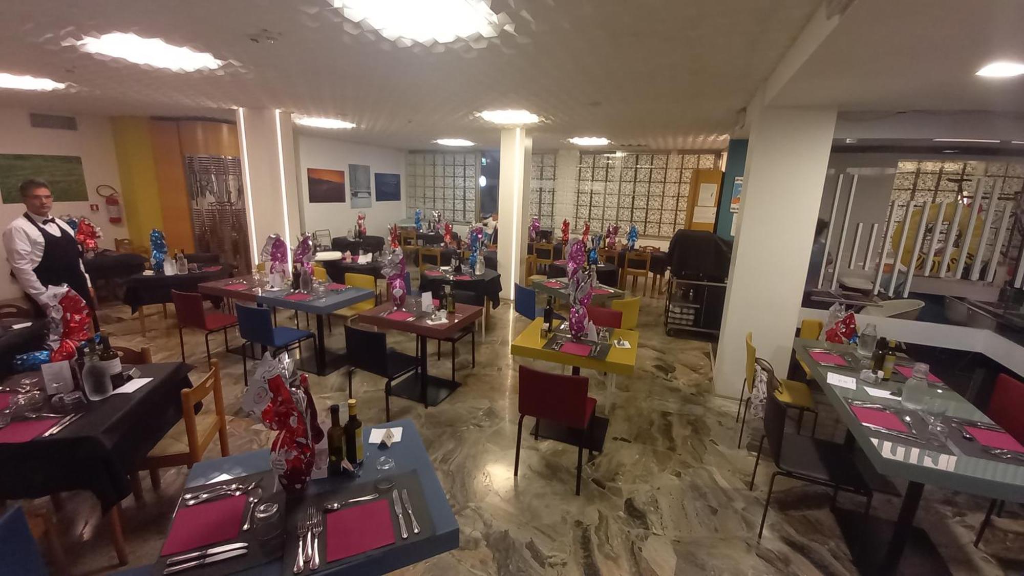 Hotel Gambrinus Riccione Exteriör bild